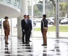 O vice-governador Darci Piana recebe o embaixador da Nova Zelândia, Chris Langley