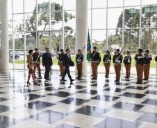 O vice-governador Darci Piana recebe o embaixador da Nova Zelândia, Chris Langley