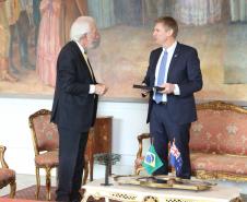 O vice-governador Darci Piana recebe o embaixador da Nova Zelândia, Chris Langley