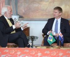 O vice-governador Darci Piana recebe o embaixador da Nova Zelândia, Chris Langley