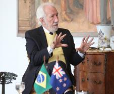 O vice-governador Darci Piana recebe o embaixador da Nova Zelândia, Chris Langley