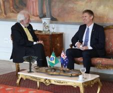 O vice-governador Darci Piana recebe o embaixador da Nova Zelândia, Chris Langley