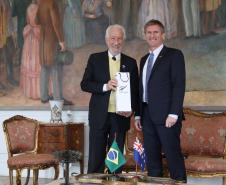 O vice-governador Darci Piana recebe o embaixador da Nova Zelândia, Chris Langley