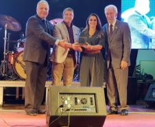 Piana cumpre agenda em Goioerê e recebe comenda da Associação Comercial do município