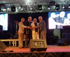 Piana cumpre agenda em Goioerê e recebe comenda da Associação Comercial do município