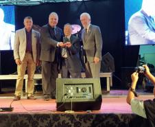 Piana cumpre agenda em Goioerê e recebe comenda da Associação Comercial do município
