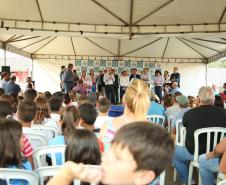 Famílias de Rio Azul recebem as chaves da casa própria