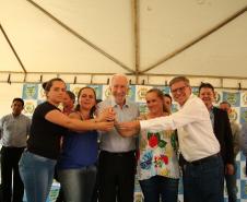 Famílias de Rio Azul recebem as chaves da casa própria