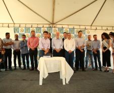 Famílias de Rio Azul recebem as chaves da casa própria