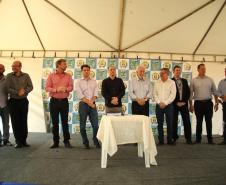 Famílias de Rio Azul recebem as chaves da casa própria