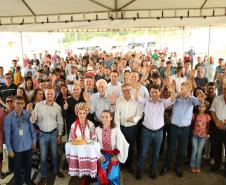 Famílias de Rio Azul recebem as chaves da casa própria