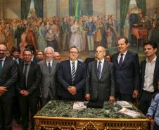 Paulo Pimentel recebe homenagem de universidades estaduais