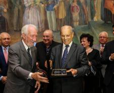Paulo Pimentel recebe homenagem de universidades estaduais