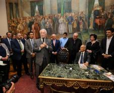 Paulo Pimentel recebe homenagem de universidades estaduais
