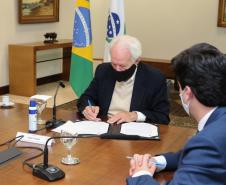 Paraná e Mato Grosso do Sul firmam acordo para ampliar malha ferroviária