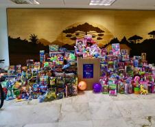 Natal Voluntário arrecada brinquedos e alimentos para instituições