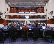 Nova Mesa Diretora é empossada na Assembleia Legislativa do Paraná 