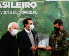 Governador recebe comandante do Exército e apresenta estrutura do Paraná para Escola de Sargentos