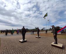 O governador Carlos Massa Ratinho Junior participou nesta quarta-feira (28), no Forte do Pinheirinho, em Curitiba, da cerimônia de troca de comando da 5ª Divisão do Exército (5ª DE). Depois de dois anos à frente da Divisão, que atende os estados do Paraná e de Santa Catarina, o general Carlos José Russo Assumpção Penteado passou o comando ao general Fábio Benvenutti Castro, que até então ocupava o posto de chefe do gabinete do comandante do Exército Brasileiro, em Brasília.  Na cerimônia, Ratinho Junior des