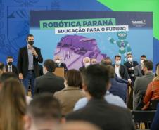Programa Robótica Paraná leva aulas de programação a alunos das escolas estaduais