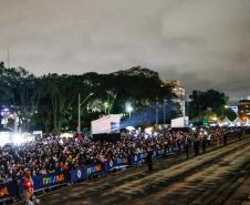 Primeira apresentação do Natal no Palácio Iguaçu é um espetáculo de fogos, luzes e música