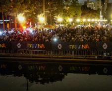 Primeira apresentação do Natal no Palácio Iguaçu é um espetáculo de fogos, luzes e música