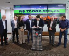 Governador libera R$ 75,8 milhões para obras e equipamentos na RMC e Campos Gerais