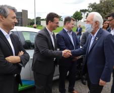 Palácio Iguaçu recebe posto para abastecer com energia solar os veículos elétricos da frota do Estado