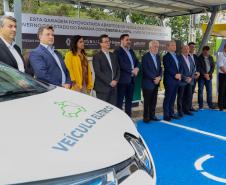 Palácio Iguaçu recebe posto para abastecer com energia solar os veículos elétricos da frota do Estado