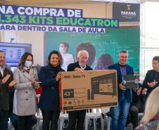 Mais 1,3 mil kits com TV e computador são entregues a escolas estaduais da RMC