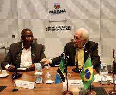 Vice-governador apresenta destaques da economia do Paraná ao embaixador da Tanzânia