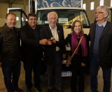 Governo entrega caminhões a municípios para facilitar a distribuição de alimentos