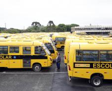 Governador entrega 128 ônibus escolares e 45 novas viaturas para as forças de segurança pública