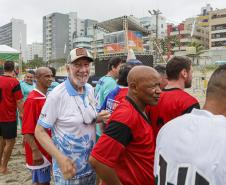 Futebol das Estrelas reúne veteranos paranaenses nas areias de Caiobá 