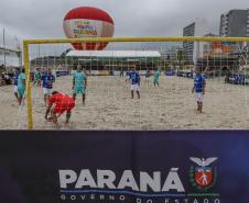 Futebol das Estrelas reúne veteranos paranaenses nas areias de Caiobá 