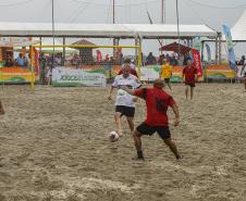 Futebol das Estrelas reúne veteranos paranaenses nas areias de Caiobá 