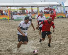 Futebol das Estrelas reúne veteranos paranaenses nas areias de Caiobá 