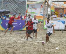 Futebol das Estrelas reúne veteranos paranaenses nas areias de Caiobá 