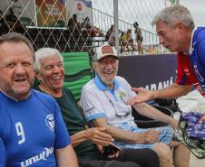 Futebol das Estrelas reúne veteranos paranaenses nas areias de Caiobá 