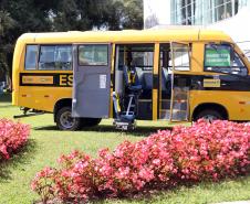 Governador entrega mais 173 ônibus escolares para a rede pública do Paraná