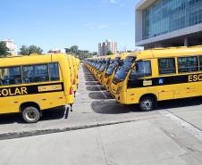 Governador entrega mais 173 ônibus escolares para a rede pública do Paraná