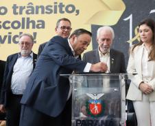 Paraná lança campanha Maio Amarelo com ações educativas e entrega de veículos ao Detran