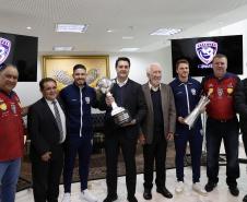 Governador parabeniza atletas e dirigente do Cascavel Futsal, bicampeão da Libertadores