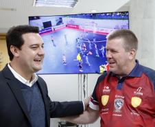 Governador parabeniza atletas e dirigente do Cascavel Futsal, bicampeão da Libertadores