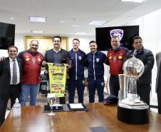 Governador parabeniza atletas e dirigente do Cascavel Futsal, bicampeão da Libertadores