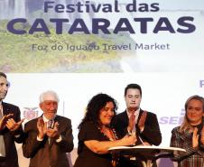 Governador apresenta potenciais turísticos do Paraná na abertura do Festival das Cataratas