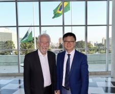 Piana recebe comitiva da província chinesa de Zhejiang, estado-irmão do Paraná