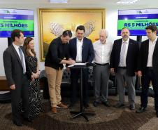 Governador libera mais R$ 43,1 milhões para asfalto e iluminação em 10 municípios