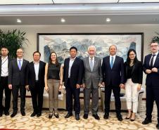 Comitiva paranaense se reúne com três grandes empresas e embaixador do Brasil na China