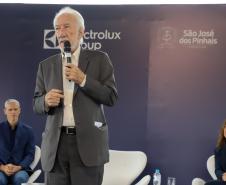 Estado anuncia pavimentação de R$ 45 milhões no lançamento da fábrica da Electrolux na RMC